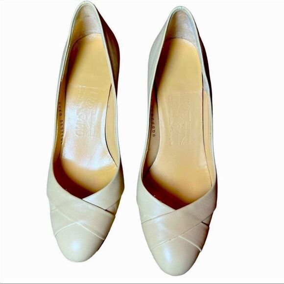 Salvatore Ferragamo Women's Beige Criss Cross Leather Pumps Sz 5 B Wood 3" Heel